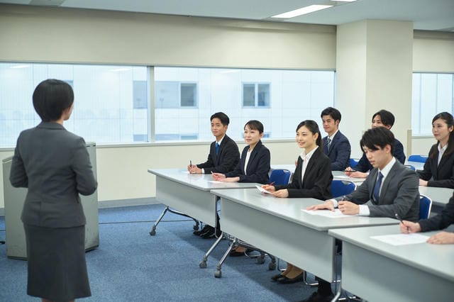 請求書発行の基礎知識から代行サービス活用と業務効率化まで徹底解説